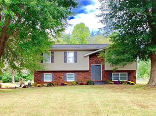 1246 Fairway Dr, Newton, NC 28658