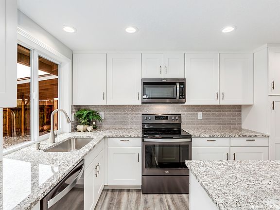 4th image of 3883 SE Oak Ct