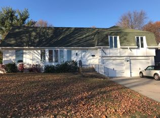 5404 W 102nd St, Overland Park, KS 66207