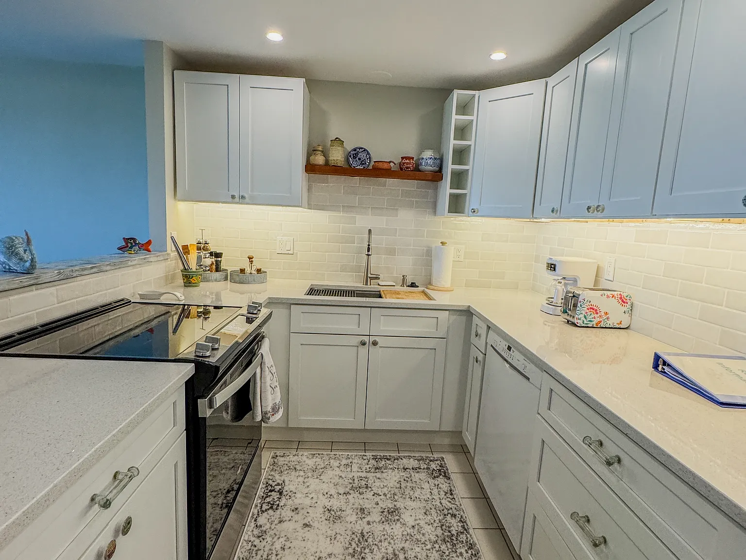 2 bed, 984 sqft, $2,300 — Photo 2