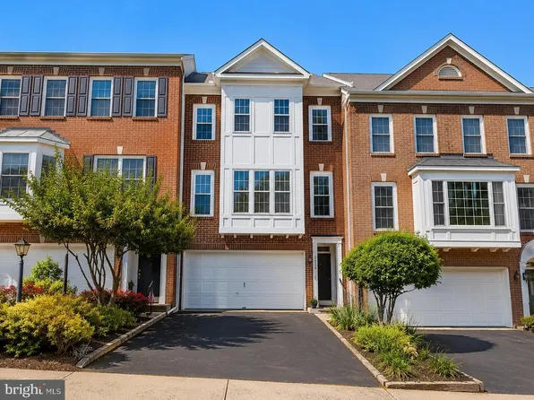 5757 Governors Pond Cir, Alexandria, VA 22310