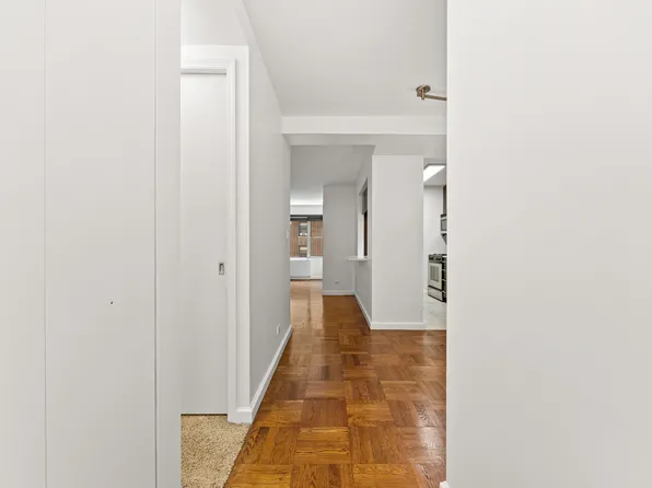 310 Lexington Avenue image 21 of 25