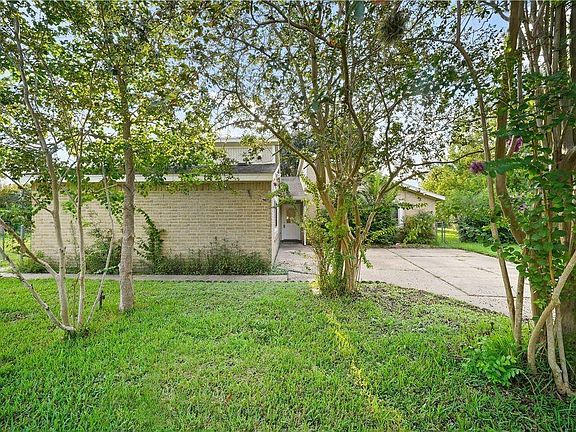 3rd image of 1606 Stone Lake Dr