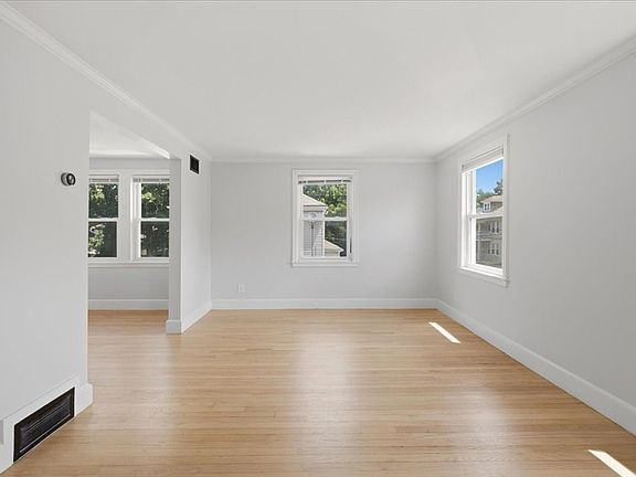 2nd image of 34 Favre St