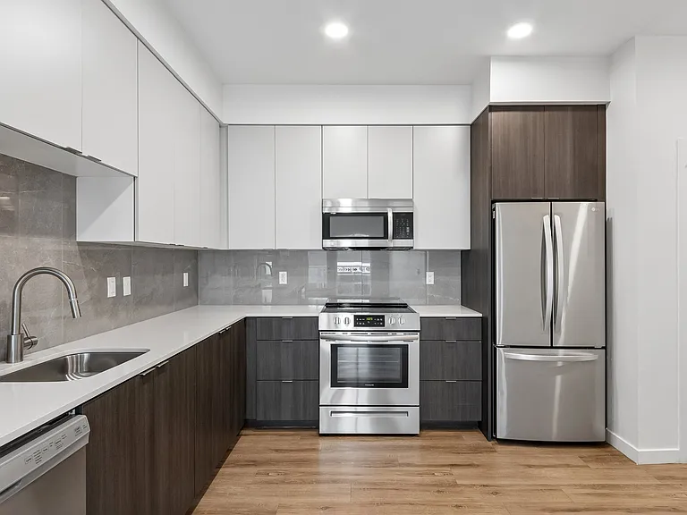 Maxwell Apartments — Photo 34