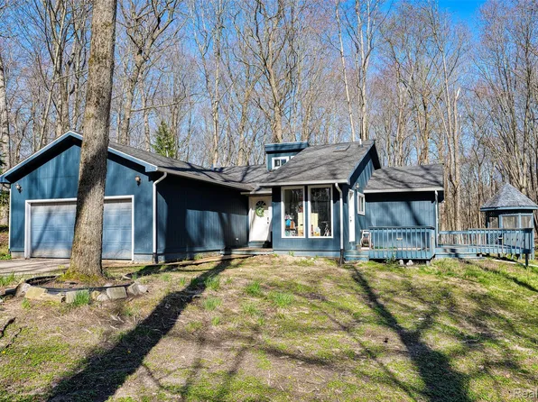 9820 Oakhurst Rd, Holly, MI 48442
