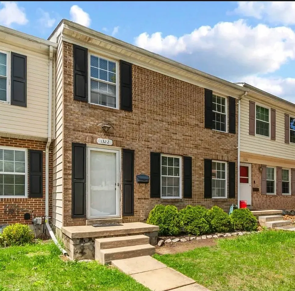 3 bed, 2100 sqft, $2,400 — Photo 1