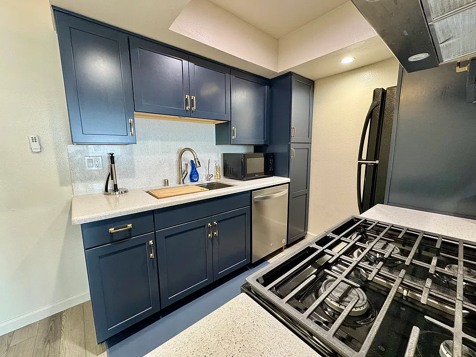 5165 Walnut Ave #32