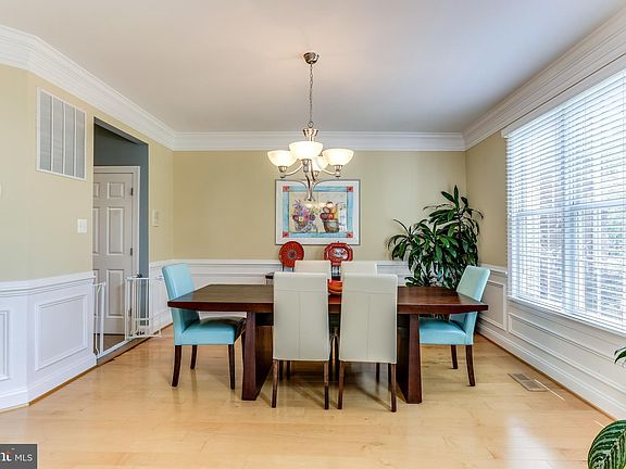 5th image of 205 McLean Pl