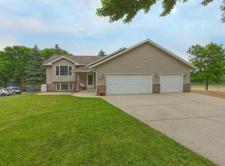561 Kingsley St S, Winsted, MN 55395