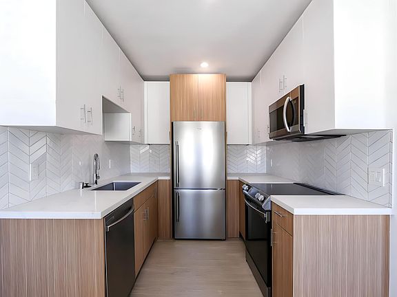 3rd image of 1727 N Edgemont St #11