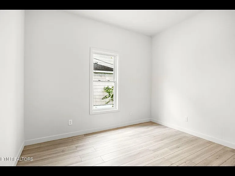 2307 Linden Ave #B — Photo 9