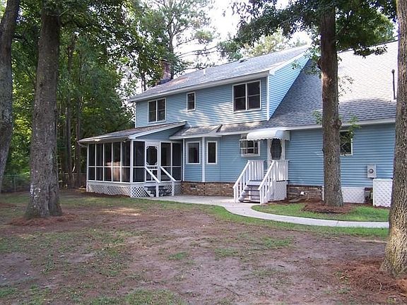screened porch on back