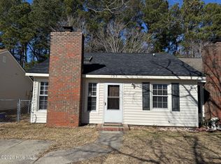 135 Pine Crest Dr, Jacksonville, NC 28546