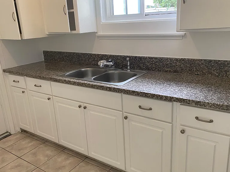5347 N Olive Ave — Photo 2