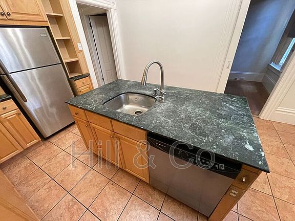 3rd image of 2745 Laguna St