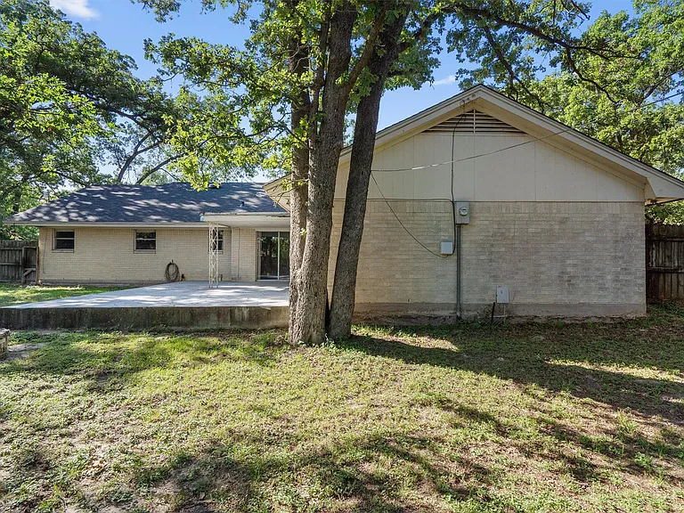 1601 Okelley Rd — Photo 36