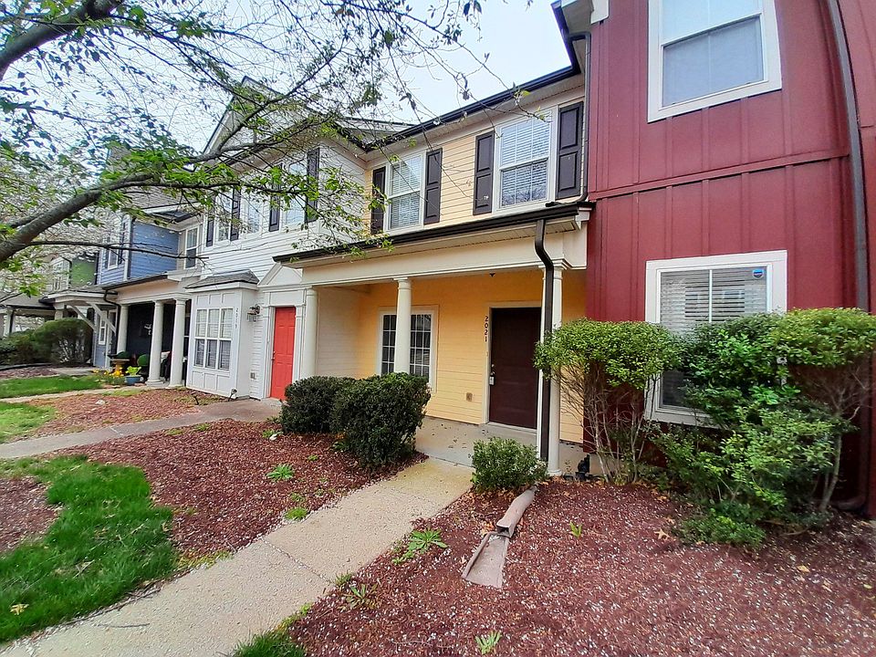 1st image of 2021 Hemlock Dr