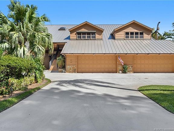2nd image of 102 SE Crestwood Cir