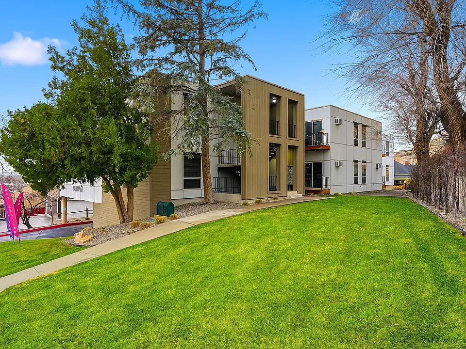 172 W Clinton Ave #106