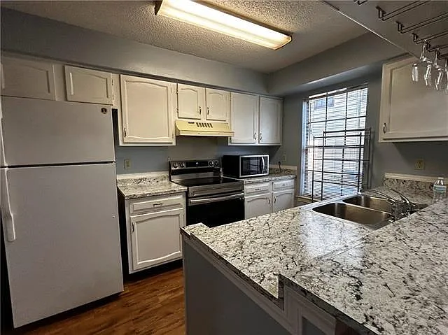 1 bed, 1.0 bath, 800 sqft, $1,050 — Photo 4