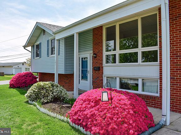3rd image of 101 Meadowood Dr