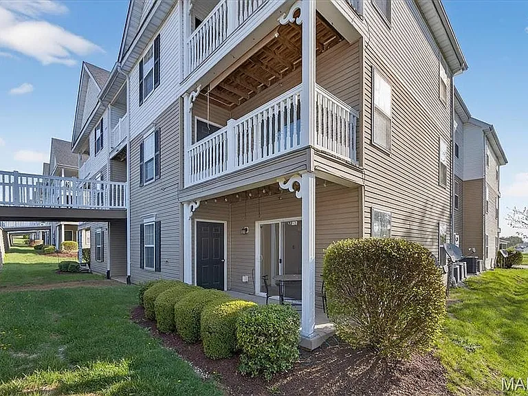4103 Spring River Dr #4103 — Photo 2