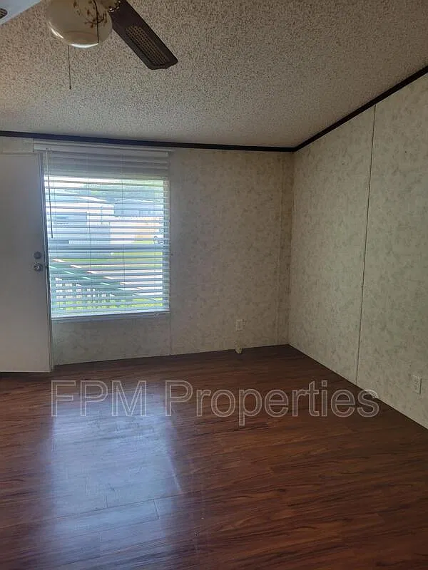 3 bed, 2.0 bath, 1128 sqft, $1,450 — Photo 4