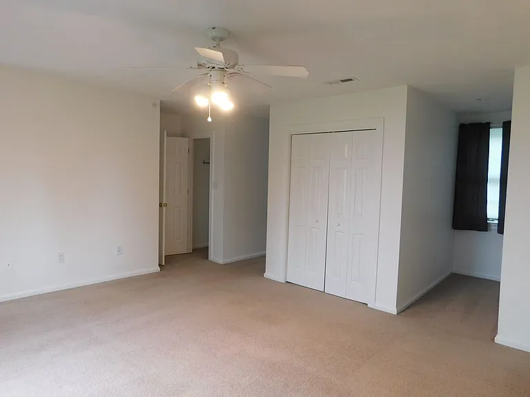 210 Ainsley Rd — Photo 12
