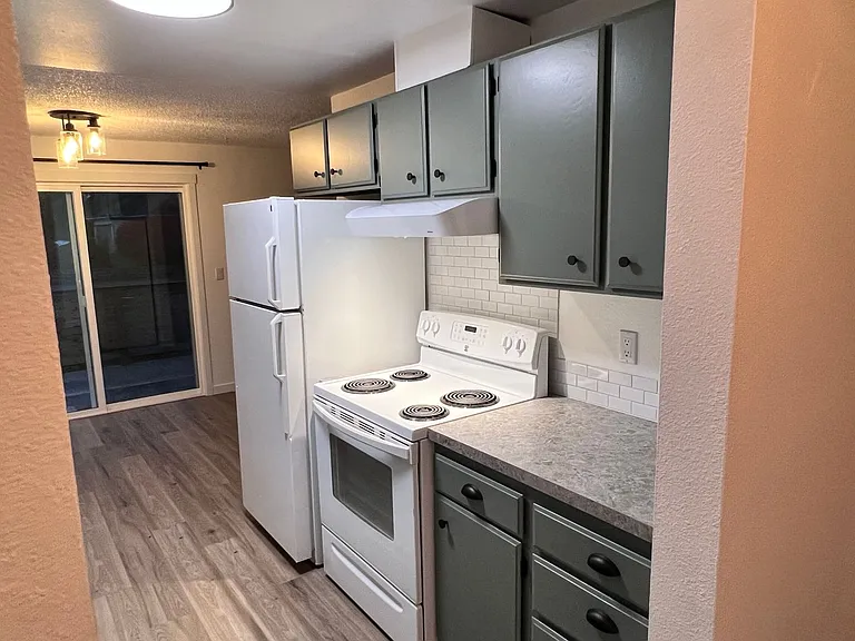5826 Armour Loop SE — Photo 9