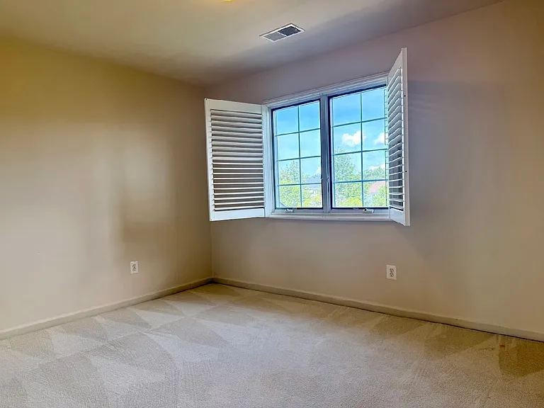43520 Lucketts Bridge Cir — Photo 22