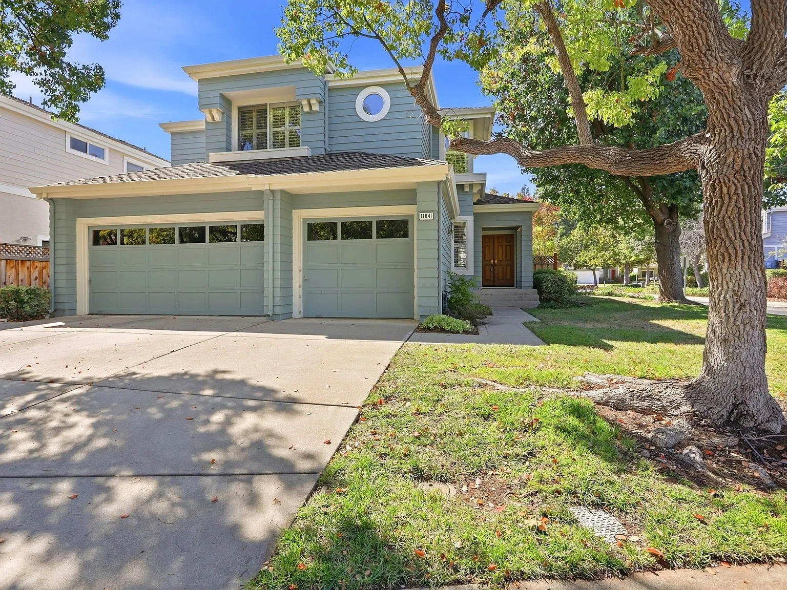 4 bed, 2334 sqft, $6,975 — Photo 1