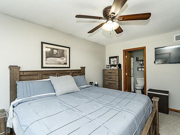 2nd image of 3864 Chesapeake Ln NW