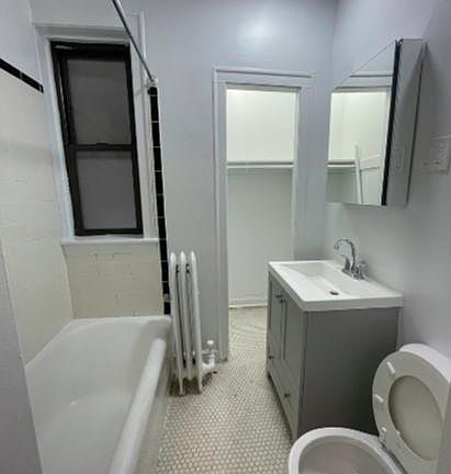 5th image of 639 W Roscoe St #12