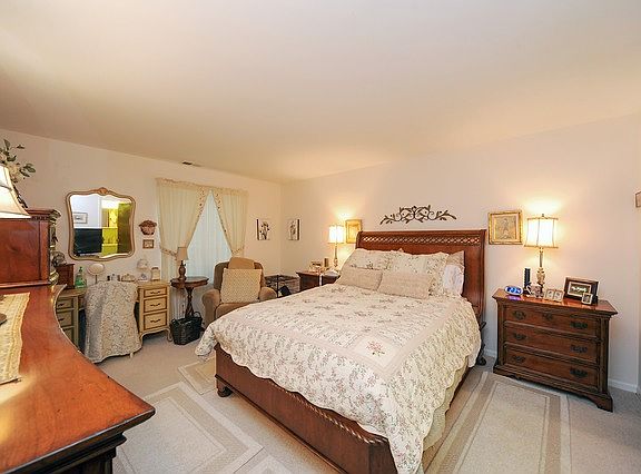 5th image of 1066 Creekside Ct APT 1A