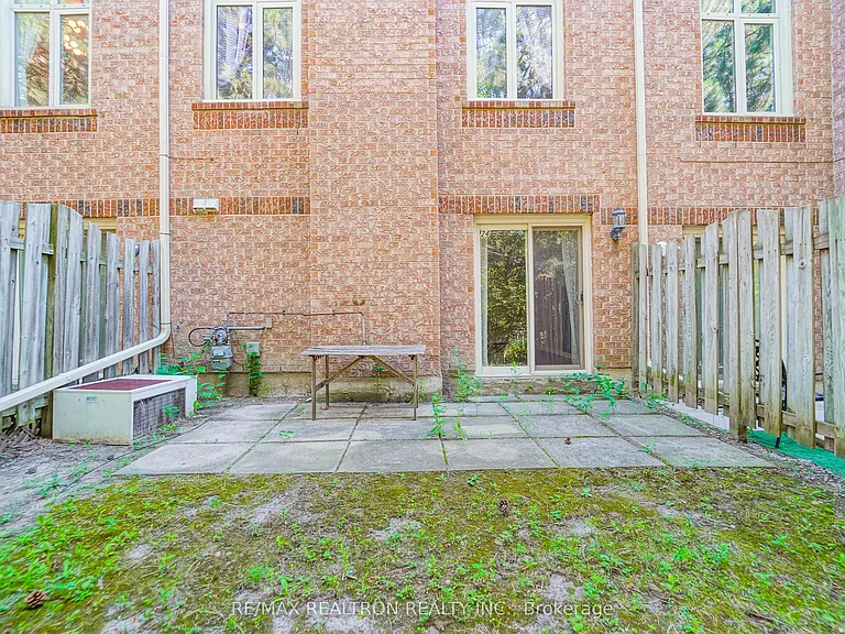 25 Cardwell Ave #24 — Photo 40