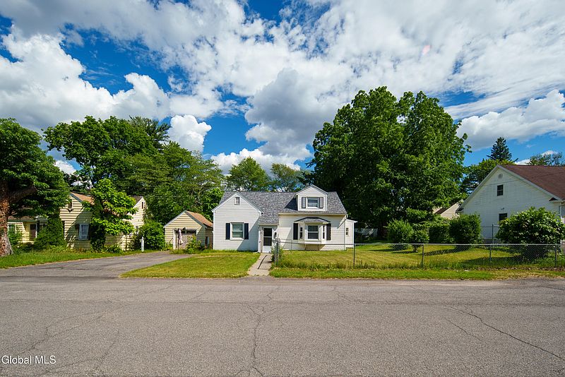 2nd image of 16 Lake Road