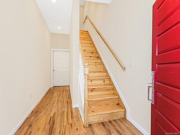 4th image of 155 Warburton Ave #1