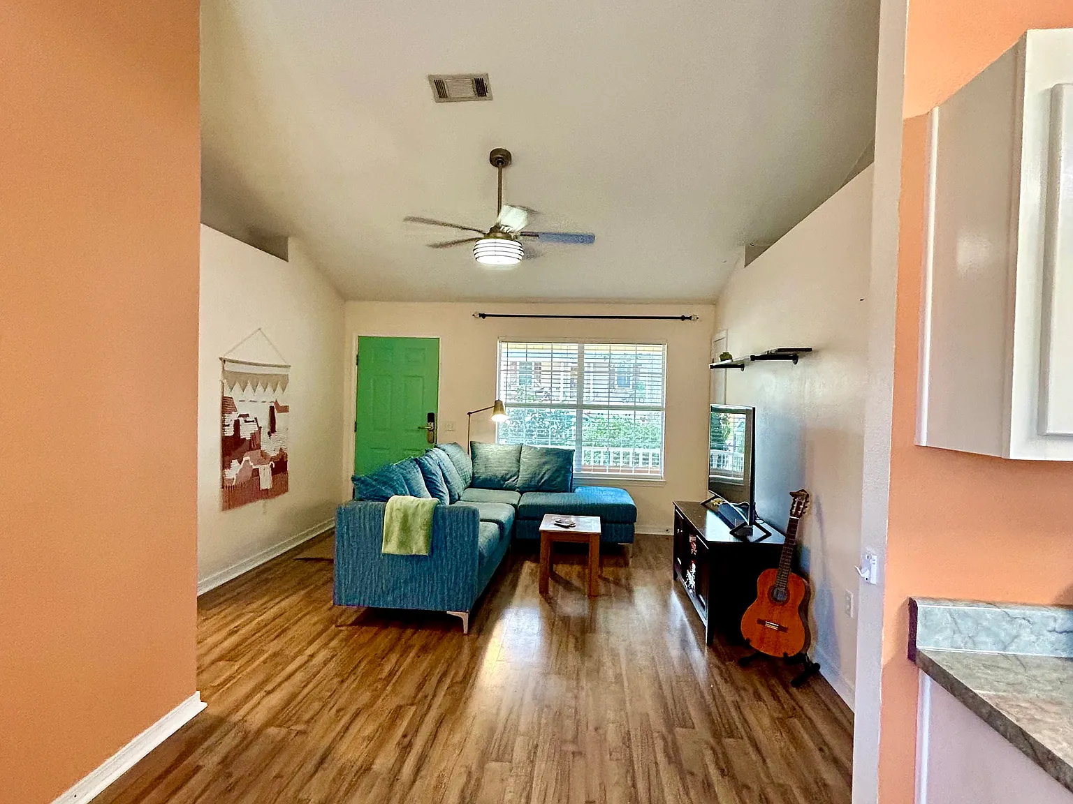 3 bed, 1092 sqft, $1,900 — Photo 4