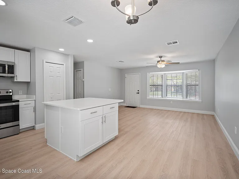1328 Union St SE — Photo 7