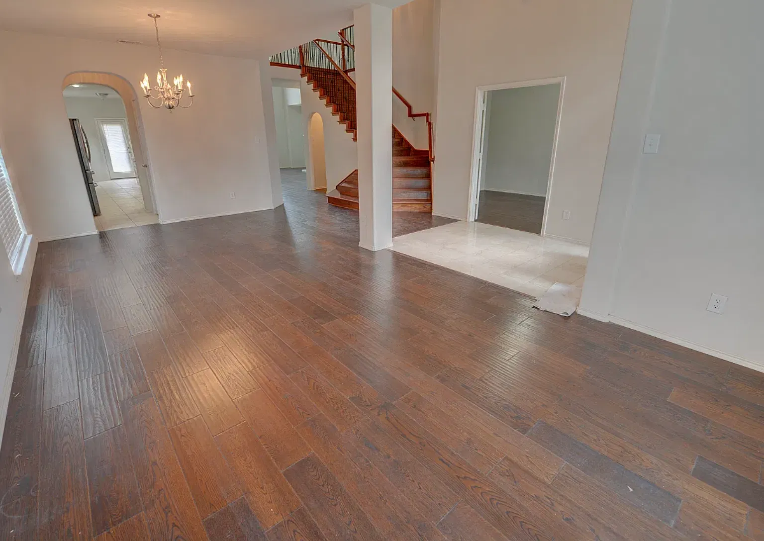 5 bed, 4576 sqft, $3,750 — Photo 2