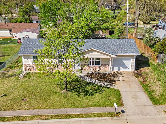 2nd image of 1000 Mahogany Dr