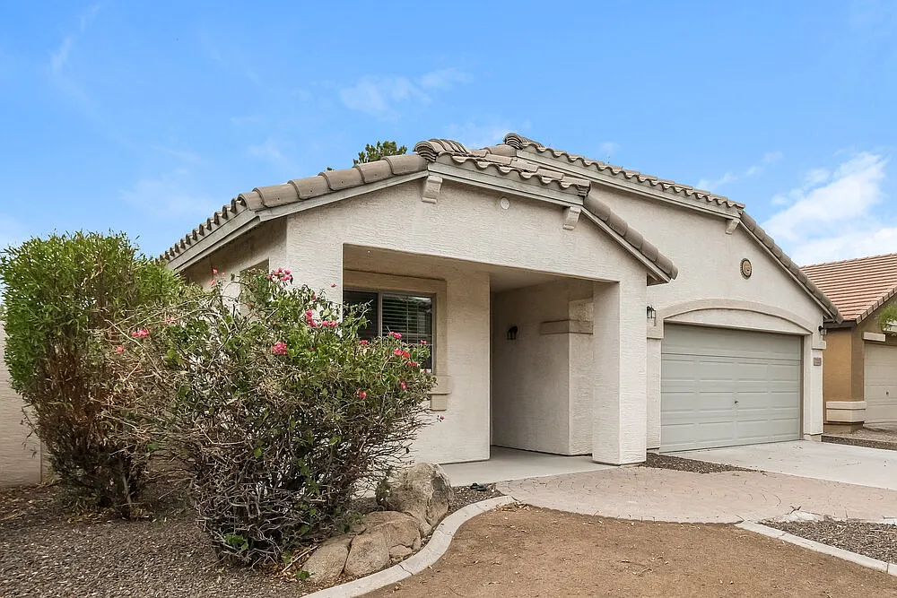 3 bed, 2.0 bath, 1551 sqft, $1,990 — Photo 3