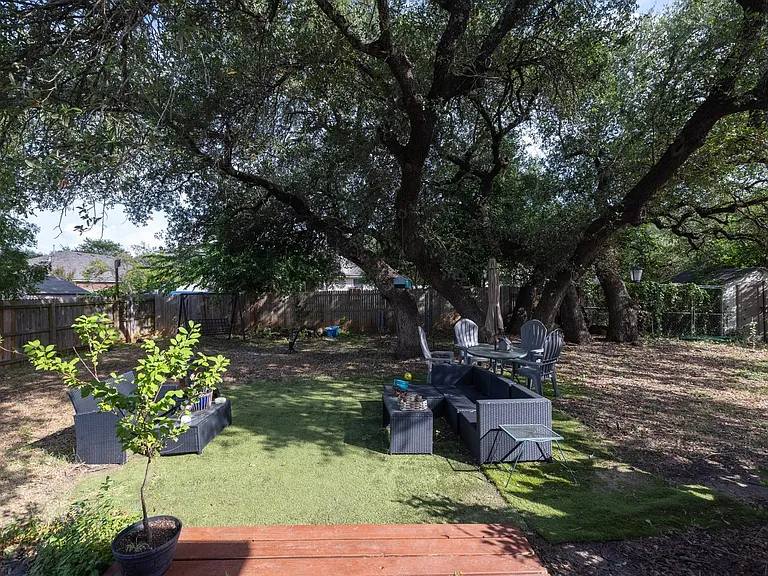 104 Grant Ct — Photo 31