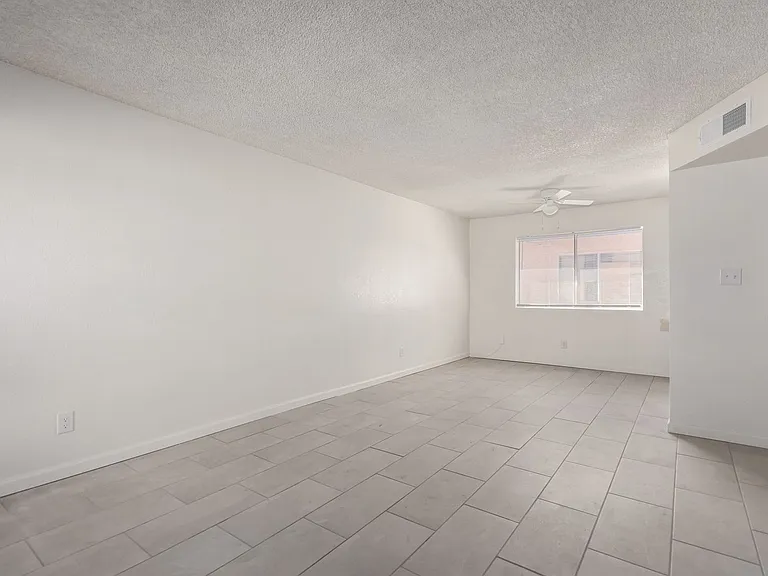 615 N Arrowhead Dr — Photo 7