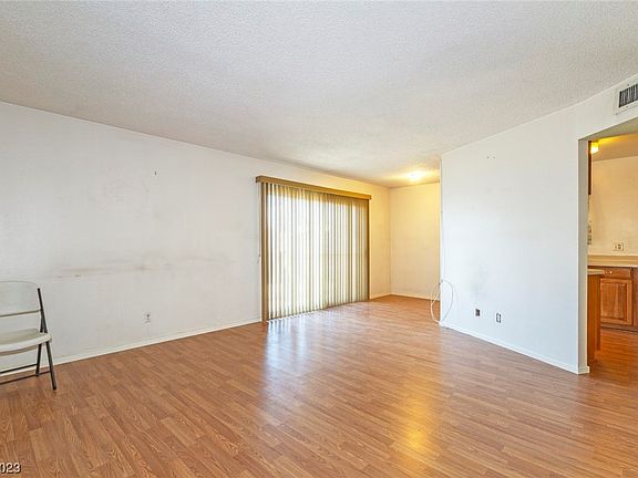 5th image of 2209 Melinda Ave