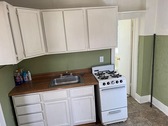 4th image of 440 Stanton Ave APT 4