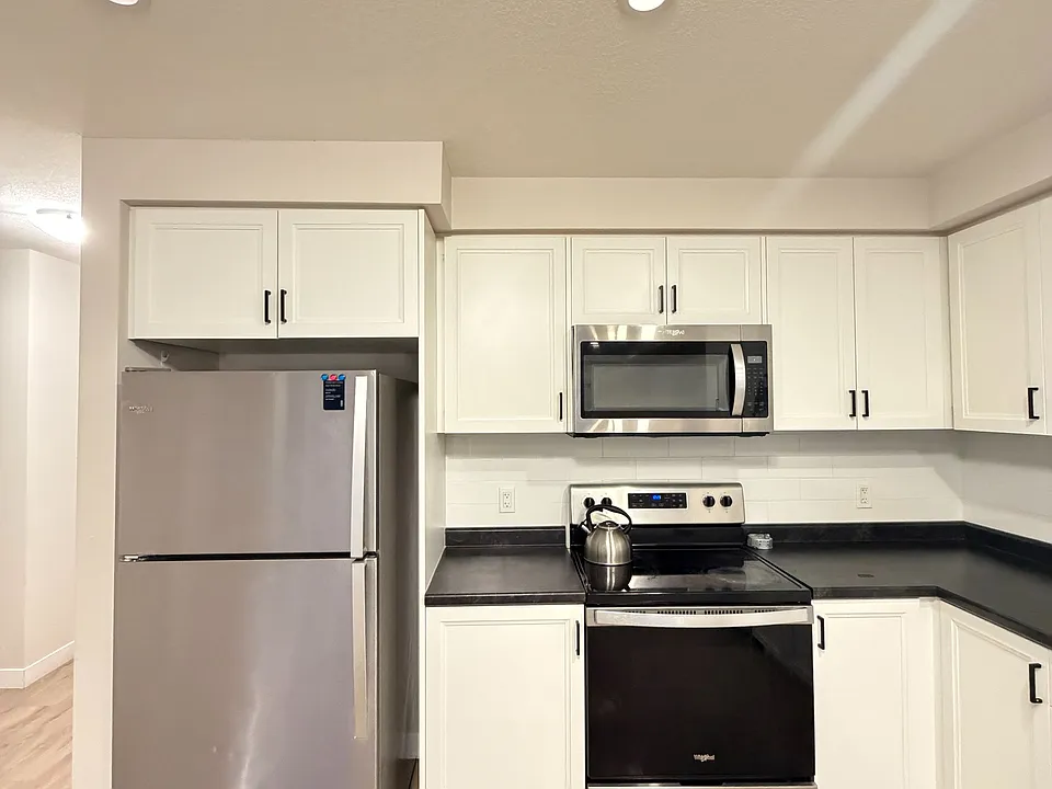160 Stanley St #4