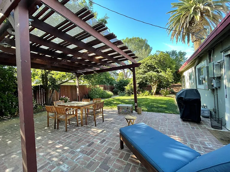 902 Gregory Pl — Photo 11