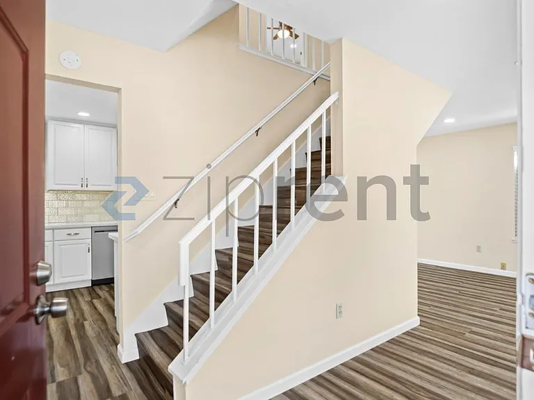 426 King Ave — Photo 4